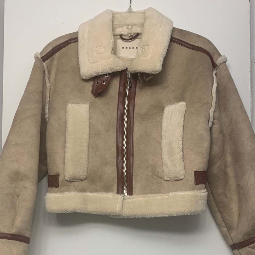 Women’s Tan and Cream faux fur short jacket, zipper, buckle details.Size S. Fun!